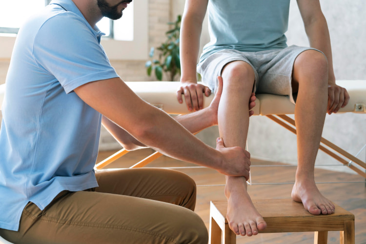 What To Do With A Knee Injury From A Car Accident - Stridewell