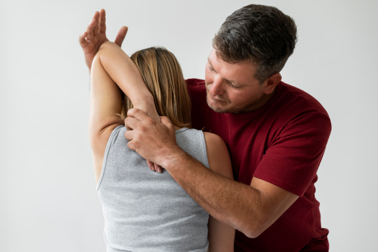 Chiropractic session to correct posture